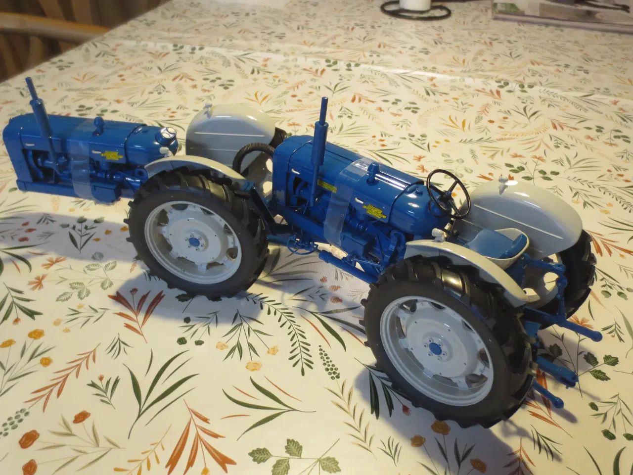 Billede 2 - 1 stk Modeltraktor Fordson Super Major Tandem 