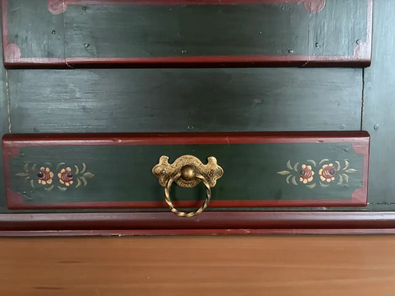 Billede 8 - Nydeligt ældre tobaksskab