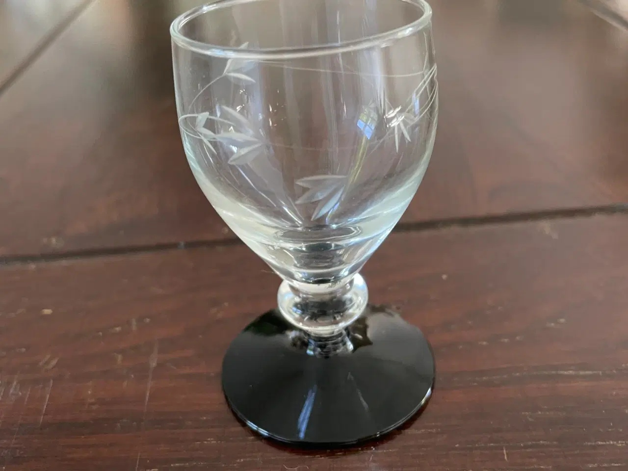 Billede 1 - Snapseglas på sort fod