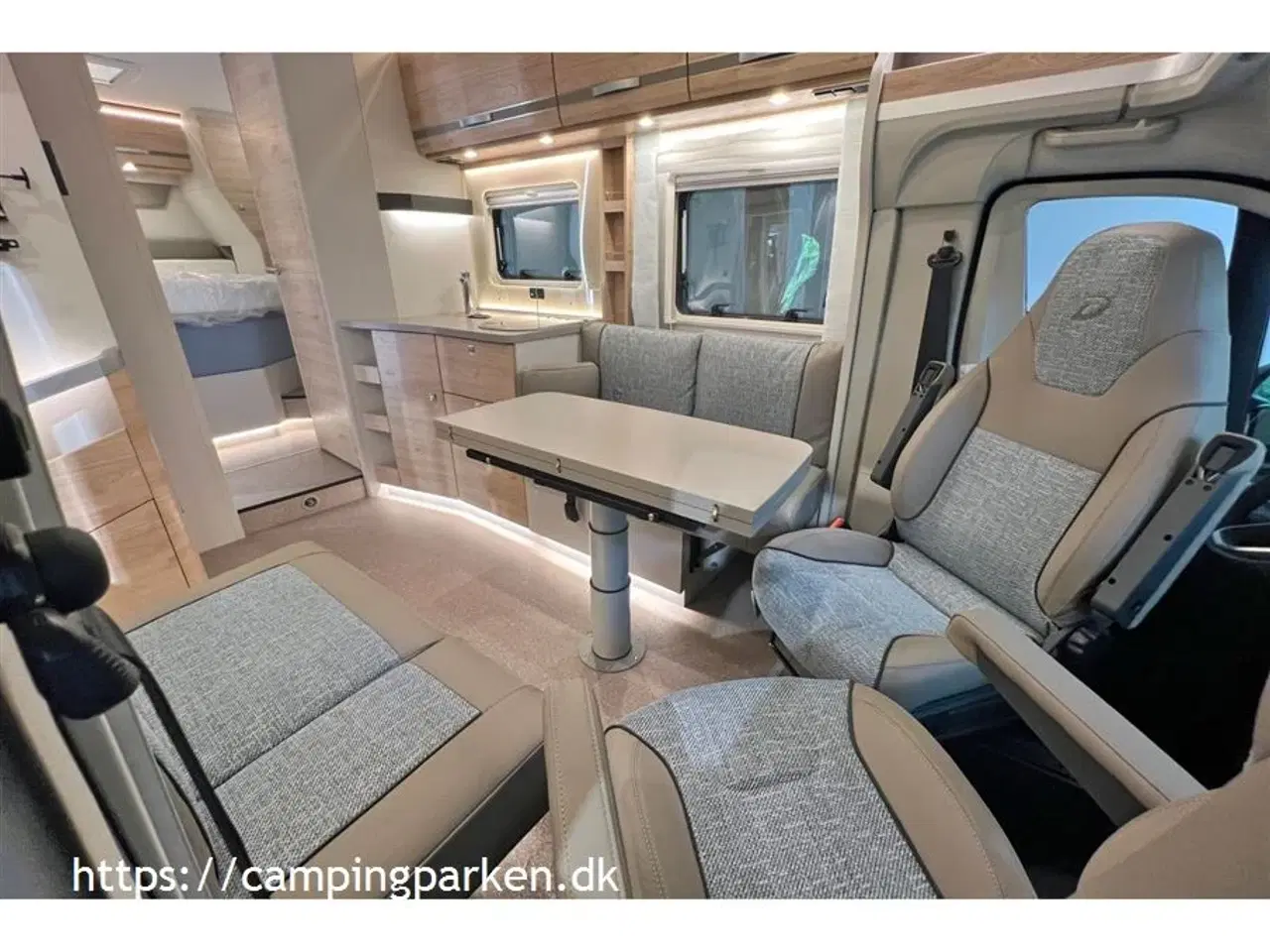 Billede 4 - 2023 - Dethleffs Pulse Classic T 7051 DBL Lækker jubilæumsudgave med meget udstyr, queens bed og Face-to-face-siddegruppe