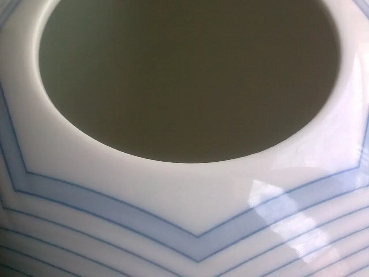 Billede 4 - Elipse i hvid porcelæn kunst vase