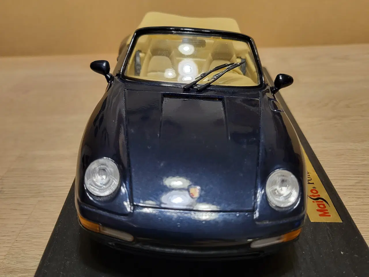 Billede 4 - Modelbil, Porsche 911 Cabriolet 1994, skala 1/18