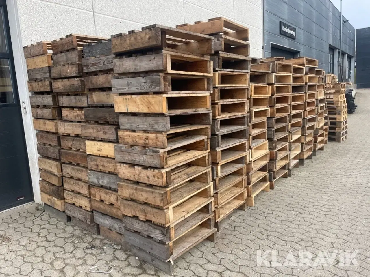 Billede 1 - Dæk paller ca 800 styk