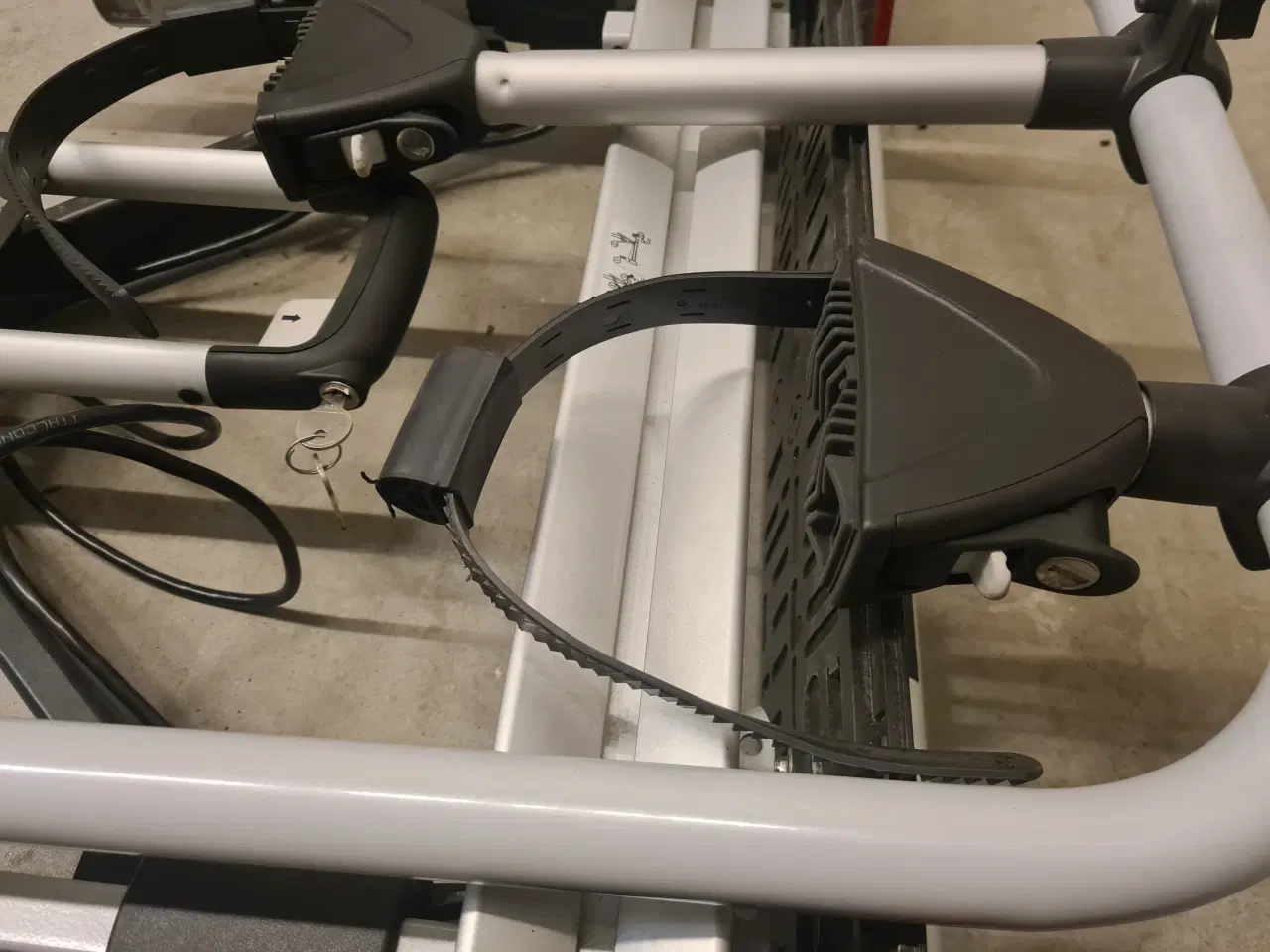 Billede 5 - Cykelholder til to elcykler med vippefunktion