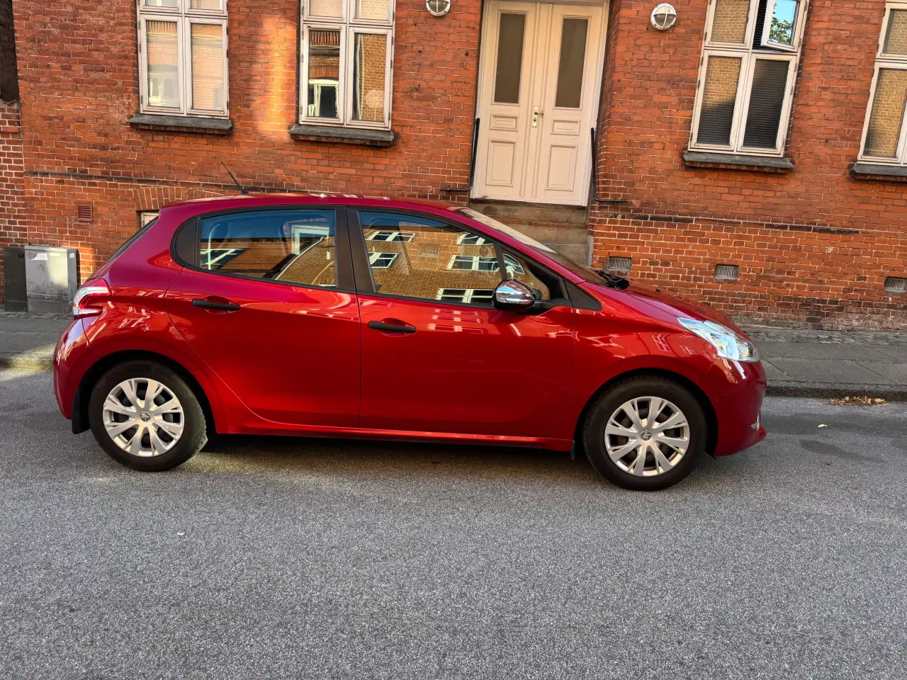Billede 4 - 🚗 Peugeot 208 VTi 1.0 – 2015 – Økonomisk & Velhol