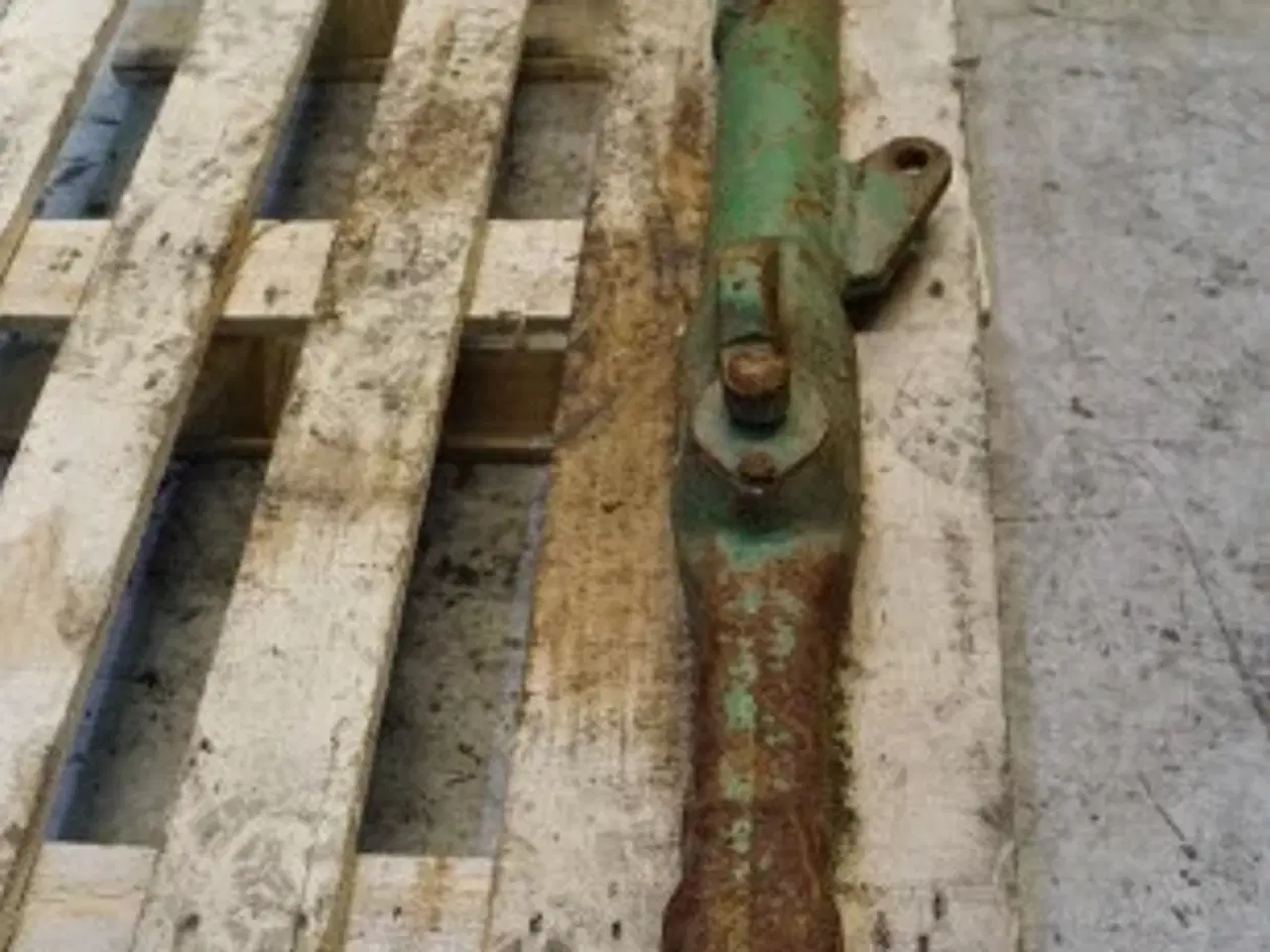 Billede 10 - John Deere 4040 R.H. liftarm AR80666