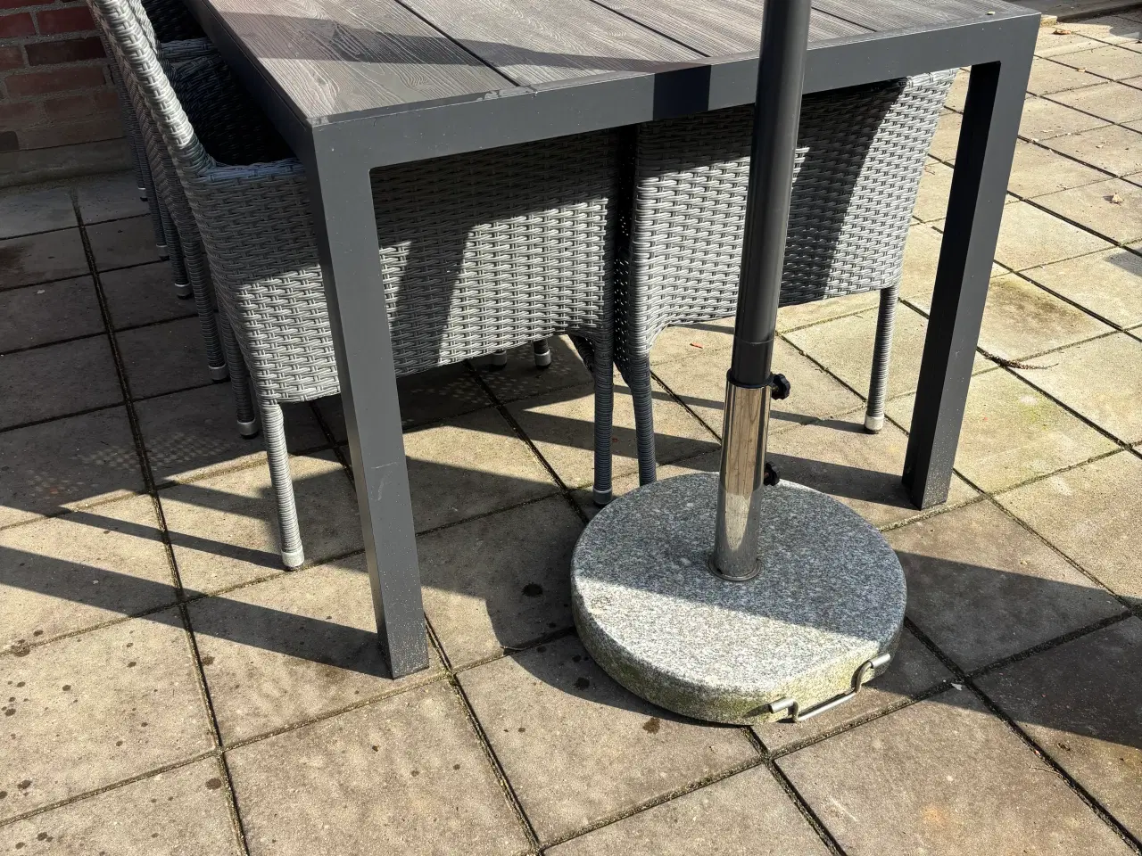 Billede 3 - Flot grå nonwood havebord