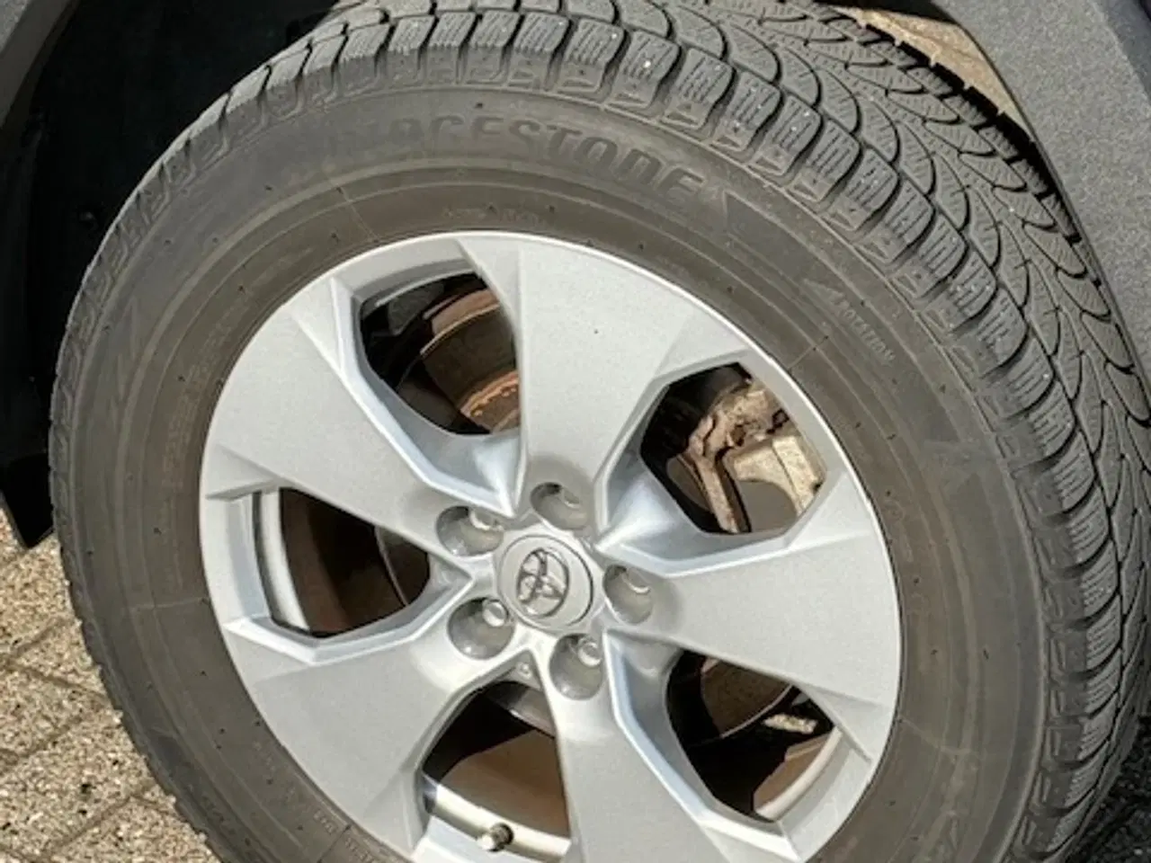 Billede 1 - Vinterdæk på alufælge til Toyota Rav 4 - sælges