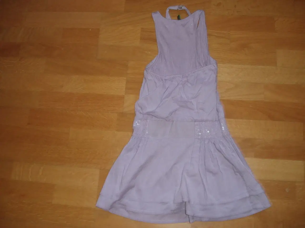Billede 2 - Benetton kjole str. s (5-6 år)