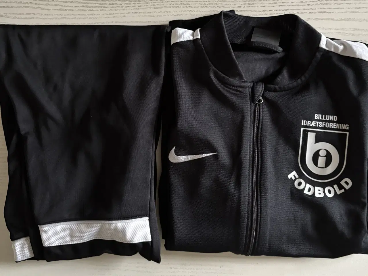 Billede 1 - Træningsdragt Nike str. 137-147