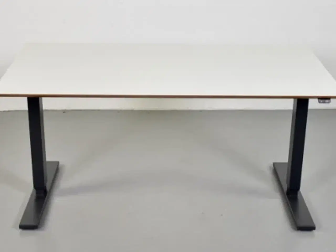 Billede 1 - Scan office hæve-/sænkebord med hvid laminat, 140 cm.
