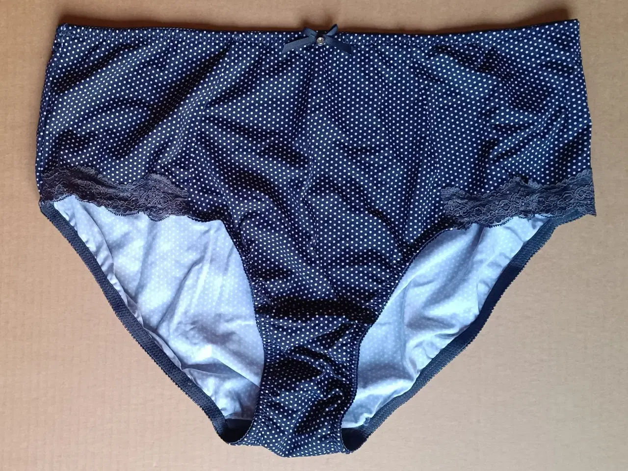 Billede 1 - Blå/lilla trusse i størrelse 2XL