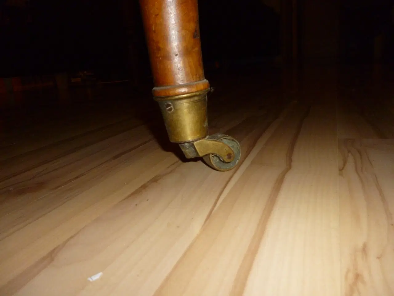 Billede 6 - Antik bord i fyrretræ.