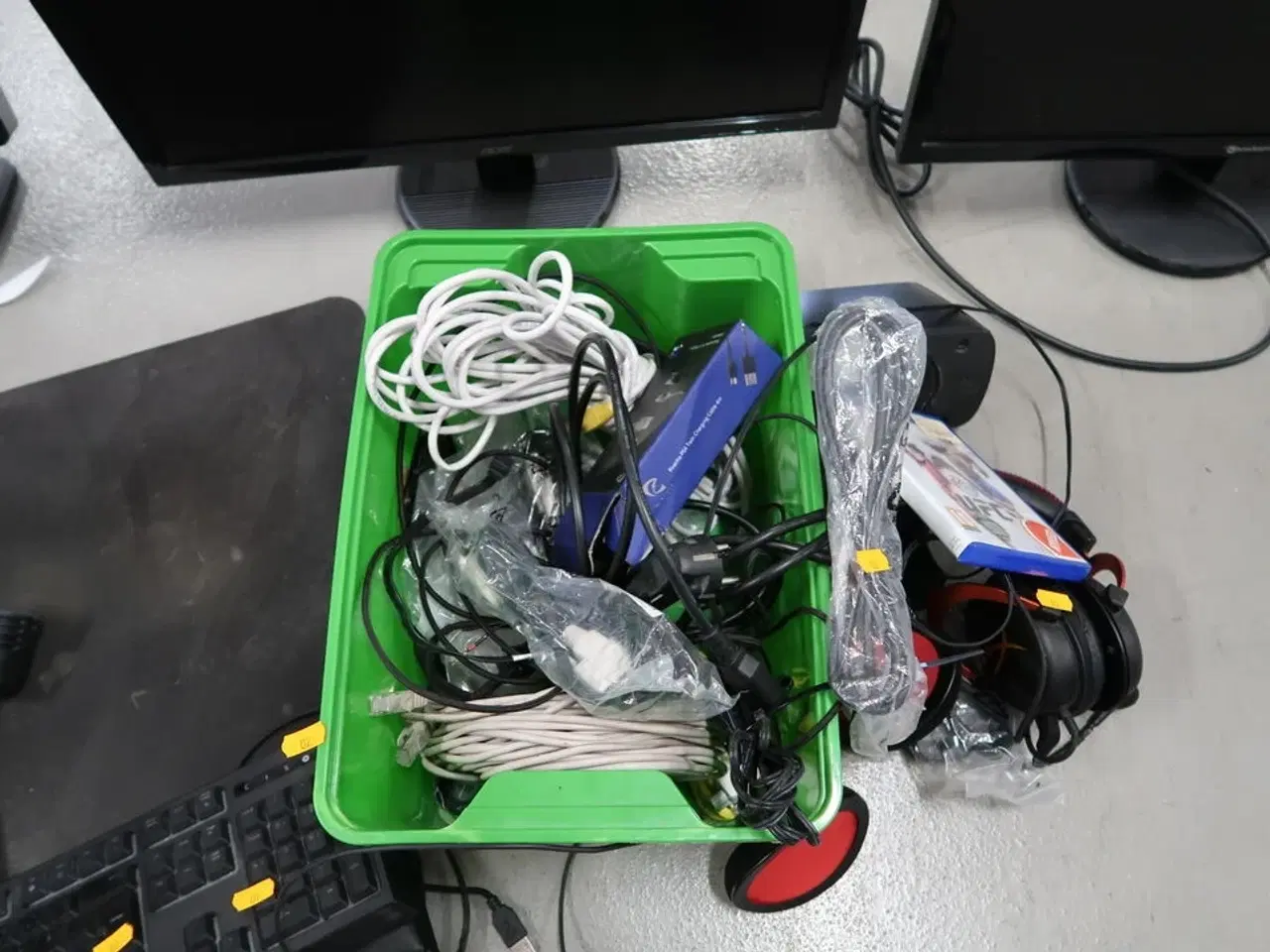 Billede 3 - 4 stk. computerskærme ACER K242HL, DELL m.fl. samt div. It-udstyr