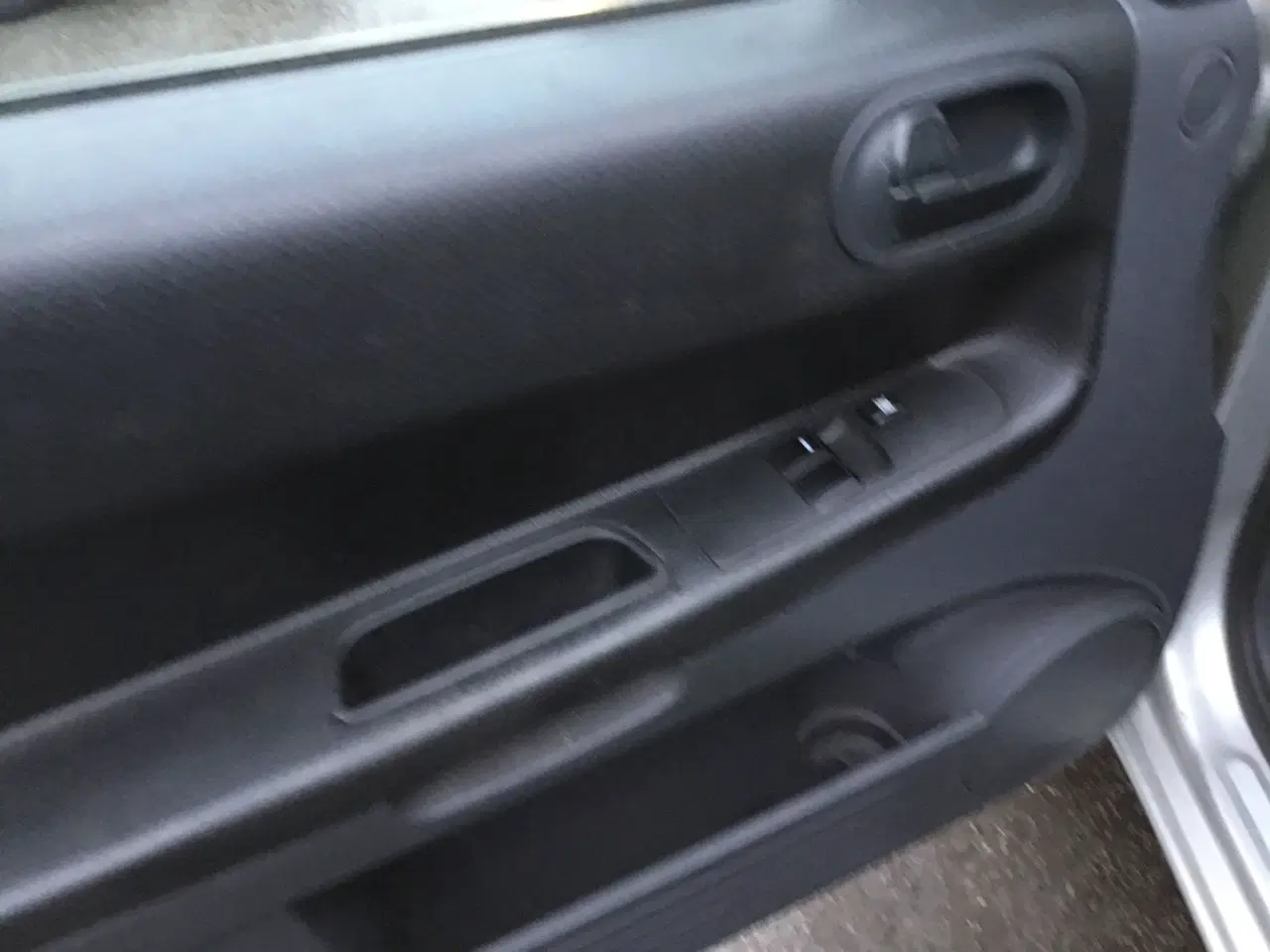 Billede 10 - Mitsubihi colt 1.1 cz3 træk 750 kg sædevarme mm 