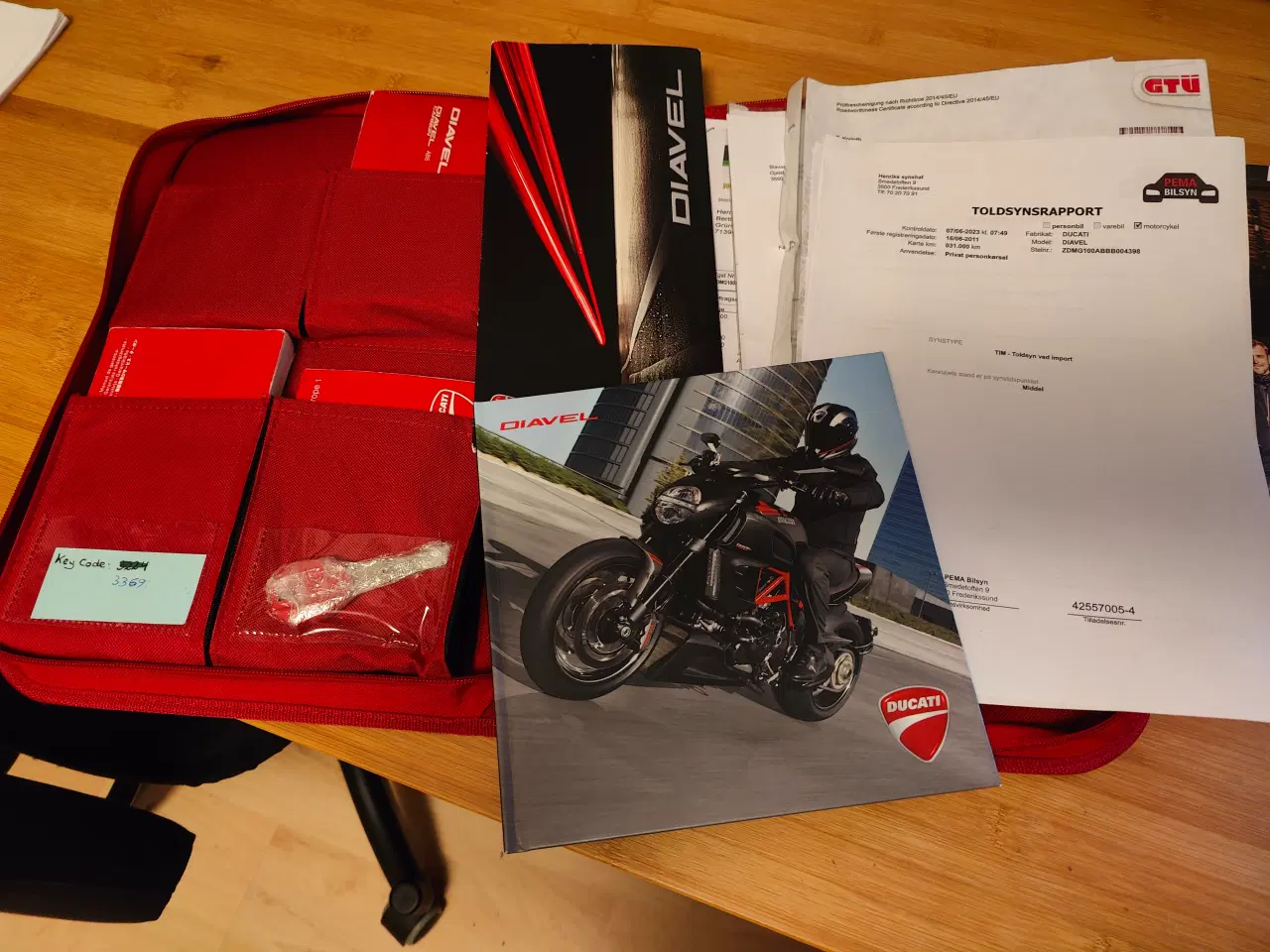 Billede 9 - Ducati Diavel Carbon, model 2012