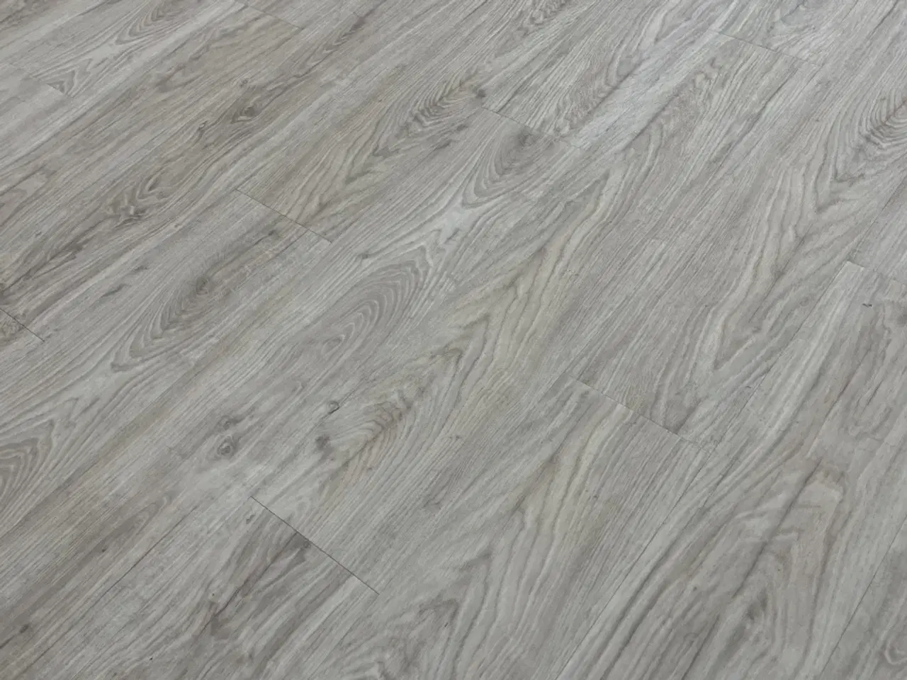 Billede 4 - Egetræs vinylgulv 50 m2