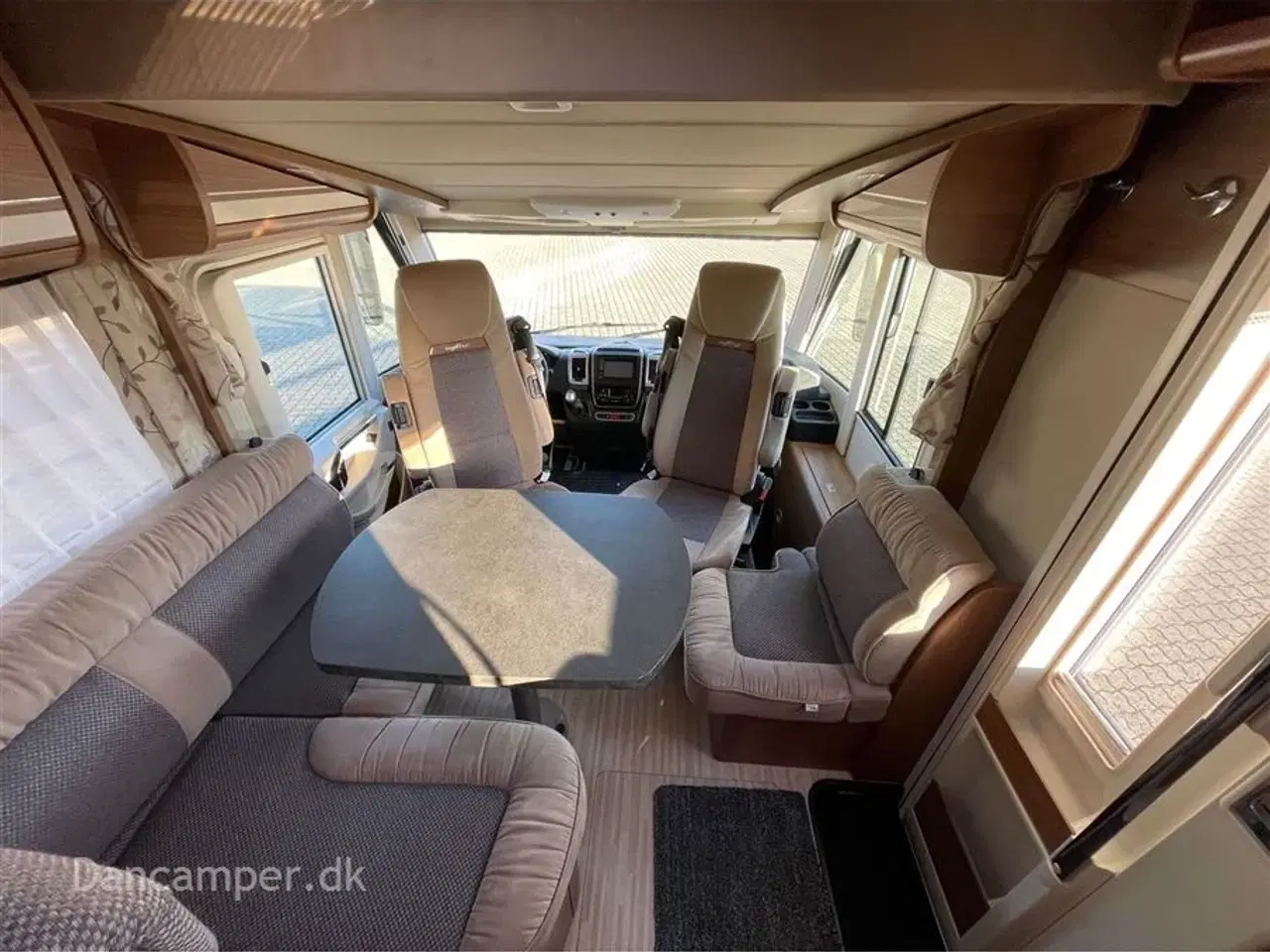 Billede 7 - 2018 - Carthago tourer I 143 LE Helintegreret luksuscamper, Enkeltsenge og sænkeseng, 150Hk Aut. Sælges for kunde.