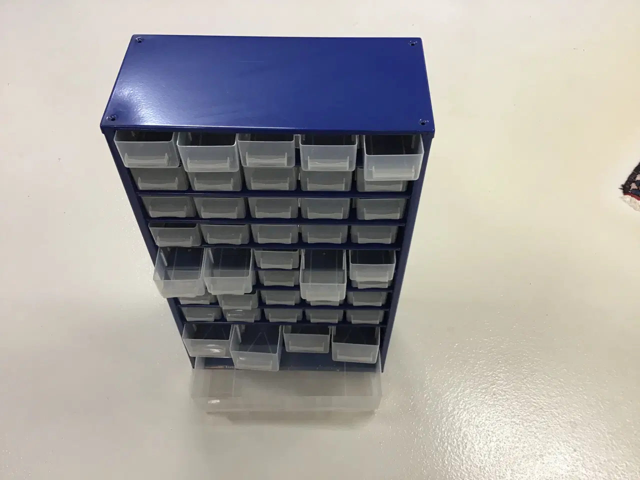 Billede 2 - Racing Logic skuffereol, med 45 rum