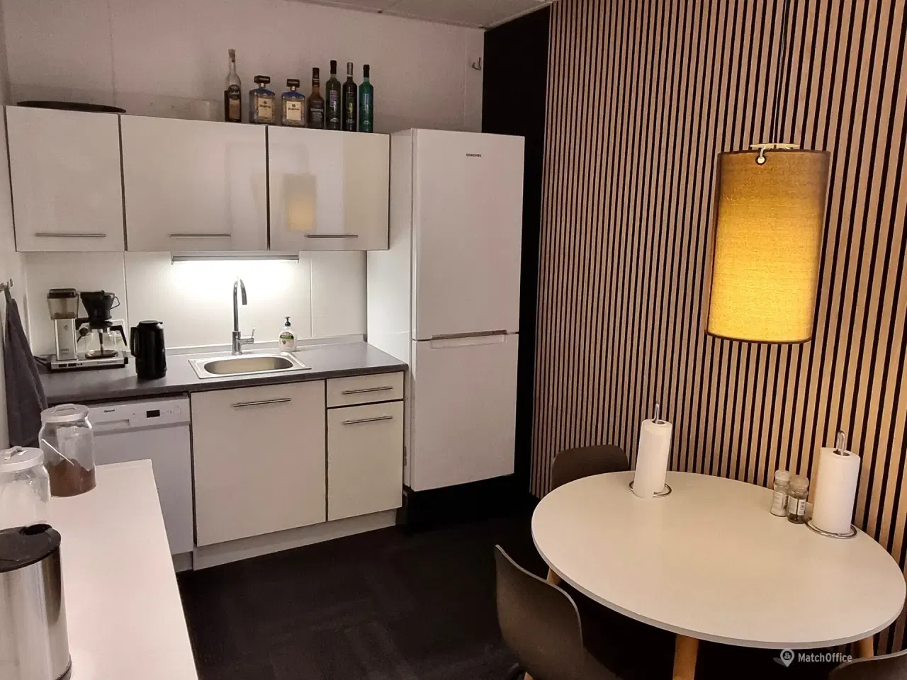 Billede 8 - Lager med pænt kontor