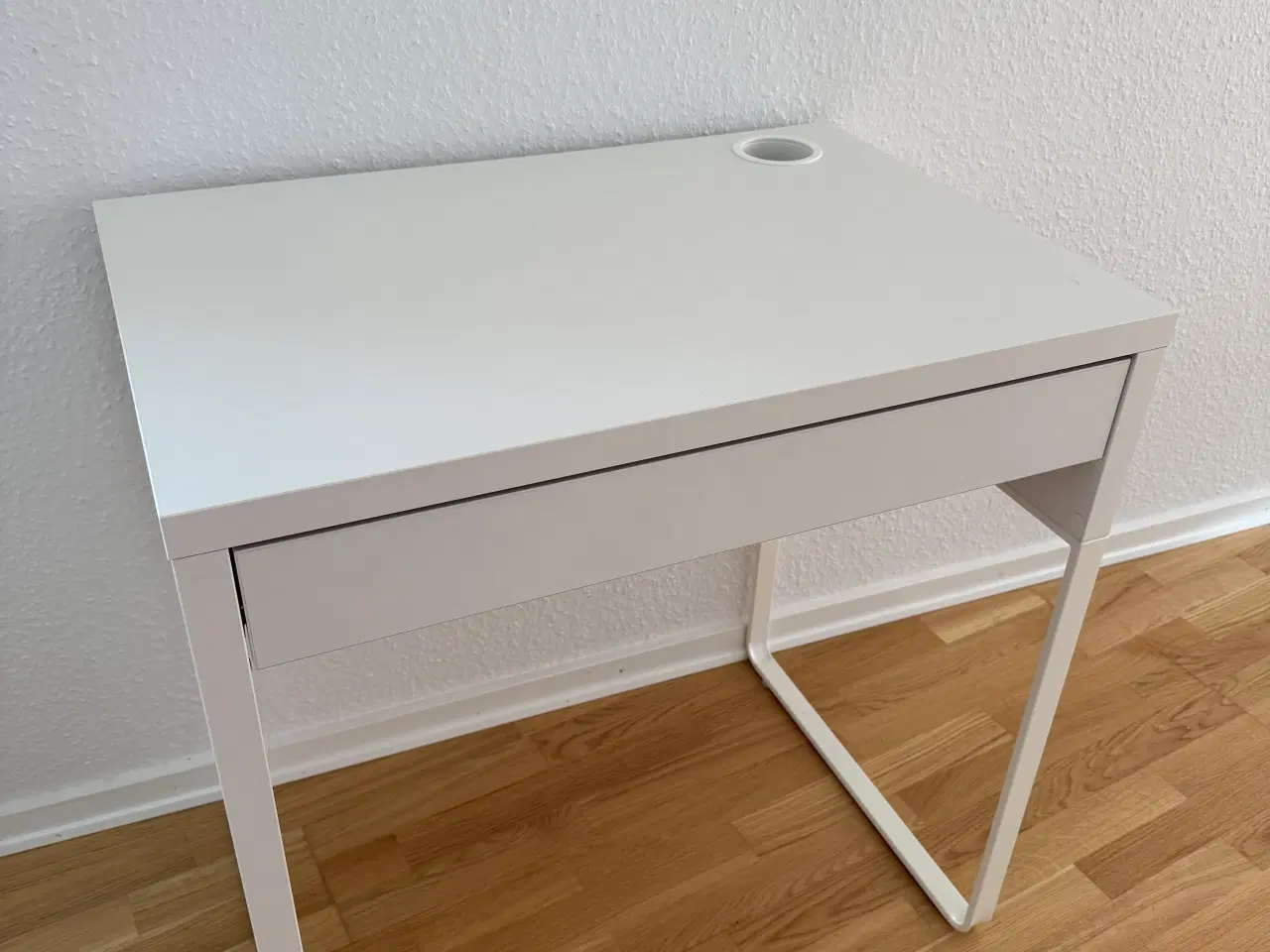 Billede 1 - IKEA MICKE skrivebord - Hvid