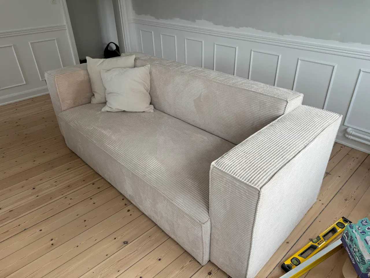 Billede 1 - Sofa i hvid/beige fløjl