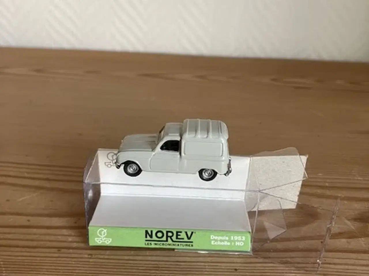 Billede 1 - Norev Renault 4 L Varevogn 1:87 H0 Ny i Æske,