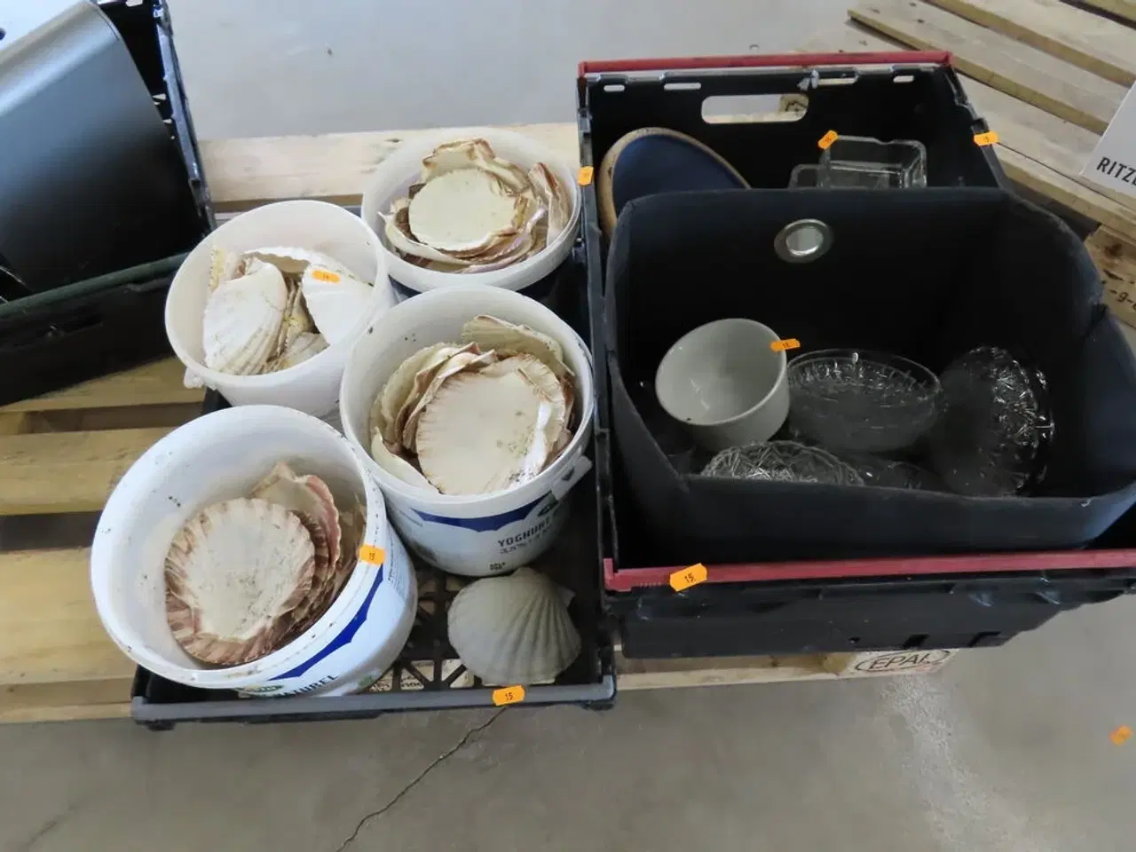 Billede 2 - Diverse serveringsfade i glas, Muslingeskaller mv.