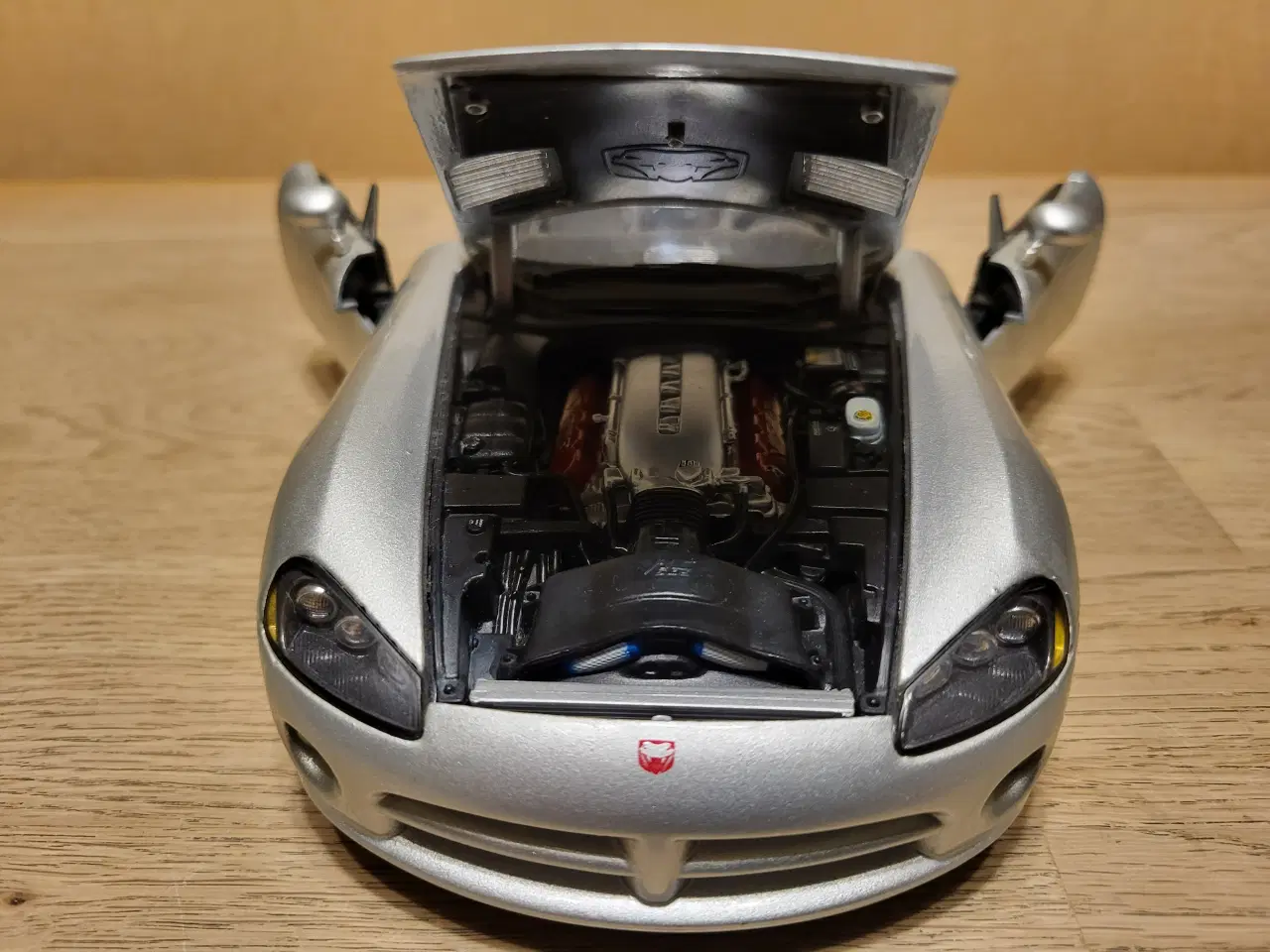 Billede 4 - Modelbil, Dodge Viper SRT-10 2007, skala 1/18