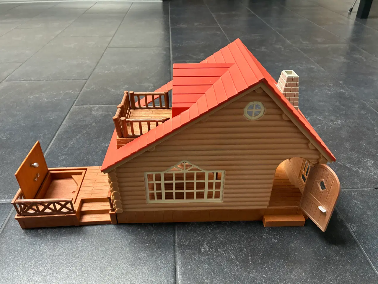 Billede 2 - Sylvanian træhytte med terrasse