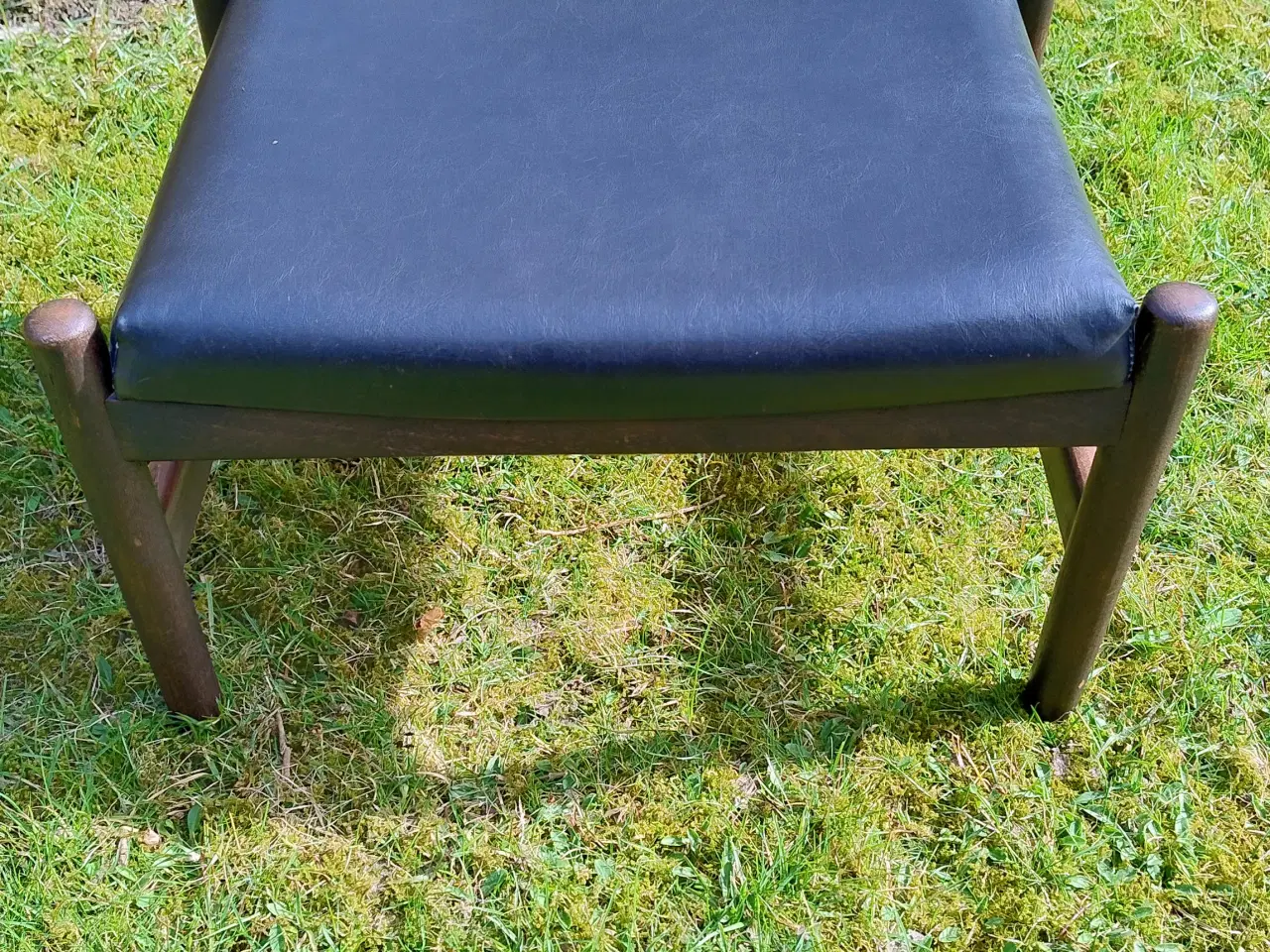 Billede 2 - skammel fra 60'erne med sort skai i mørkbejdset te