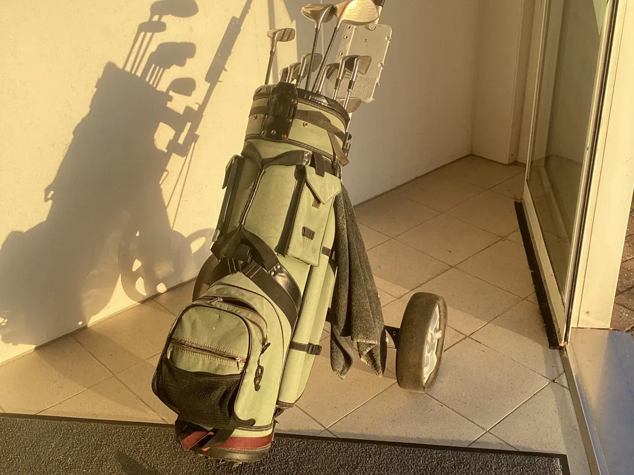 Billede 3 - Golfsæt  vogn,bag,køll/jern billig start