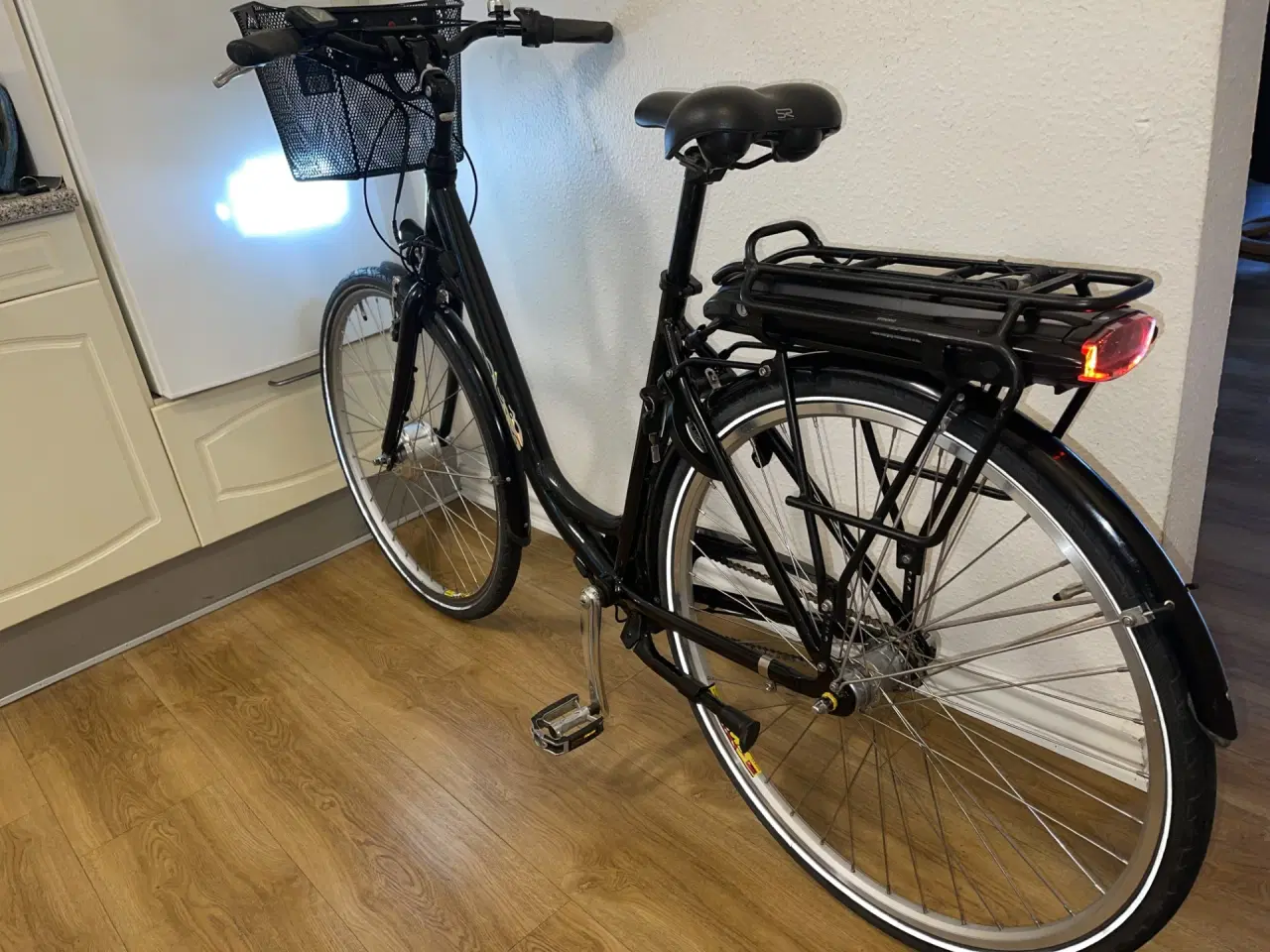 Billede 3 - flot sco dame elcykel 28"  3 gear.