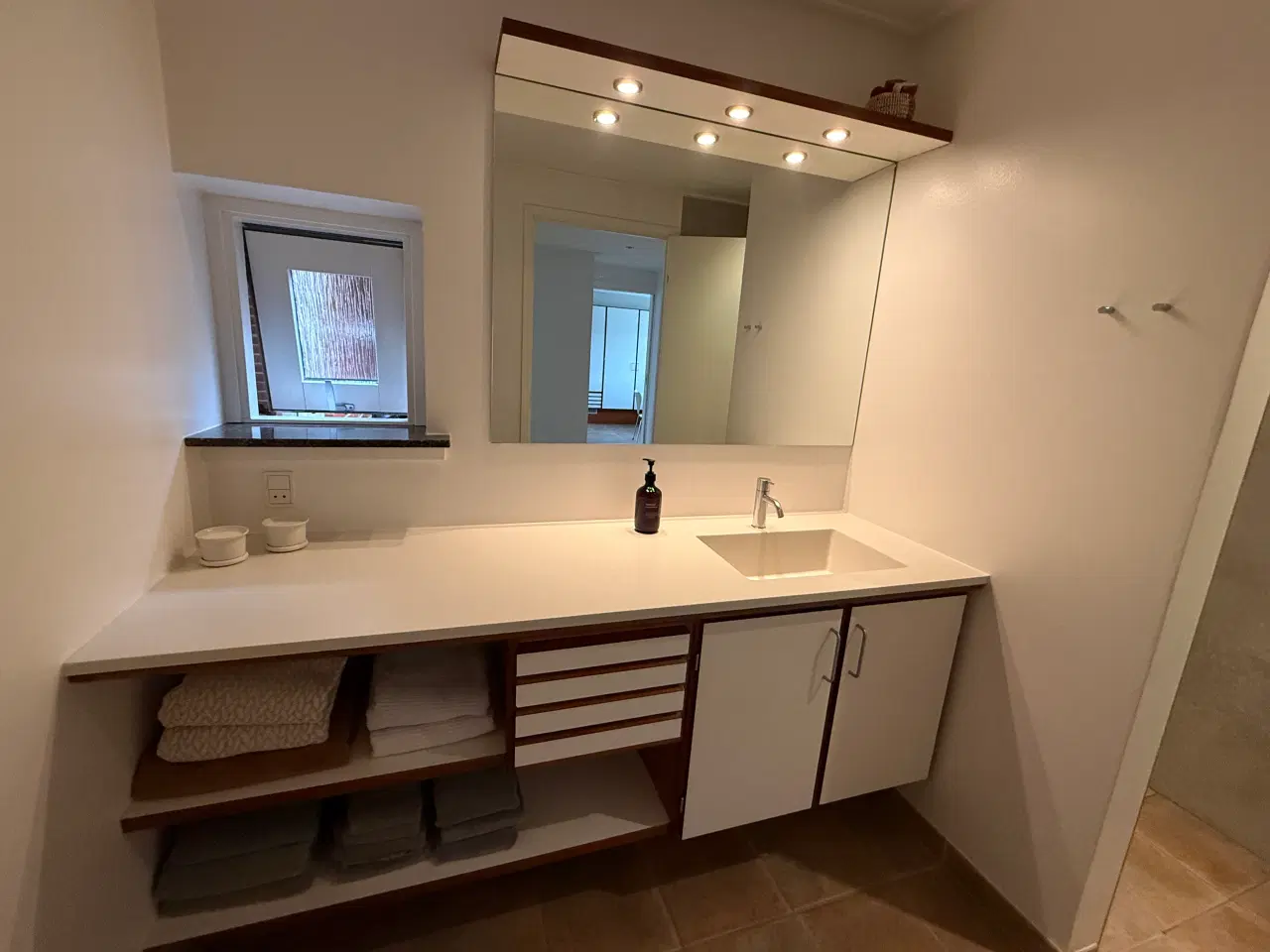 Billede 1 - Unoform maghoni badeværelse