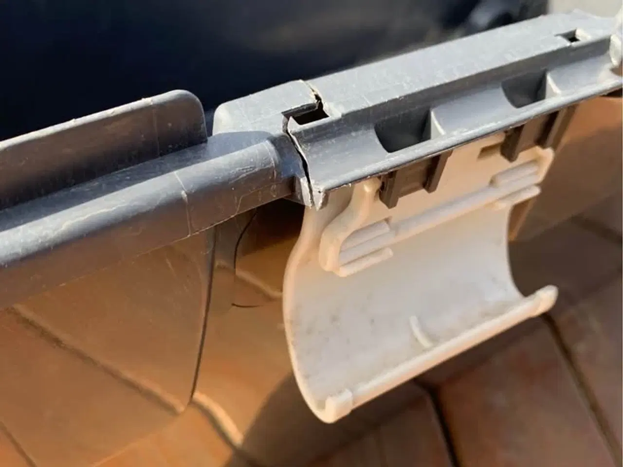 Billede 5 - Stor plast box - bortgives