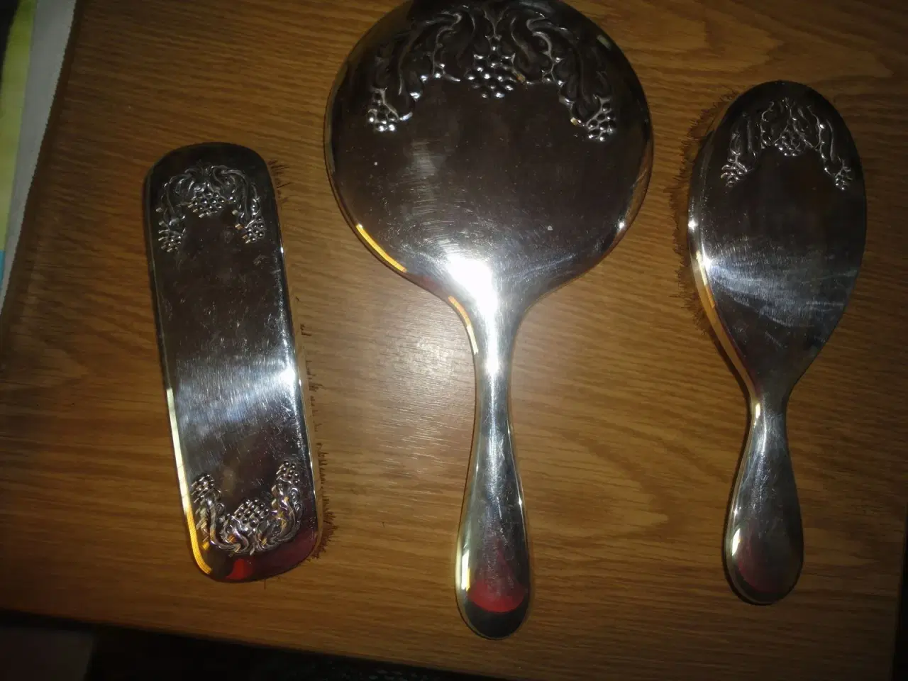 Billede 1 - spejl og 2 børster