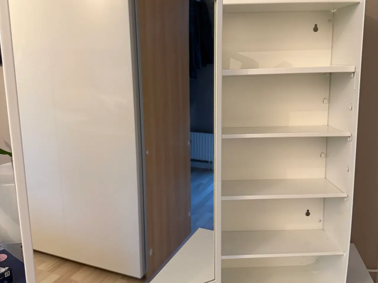 Billede 2 - Ikea metal vægskab