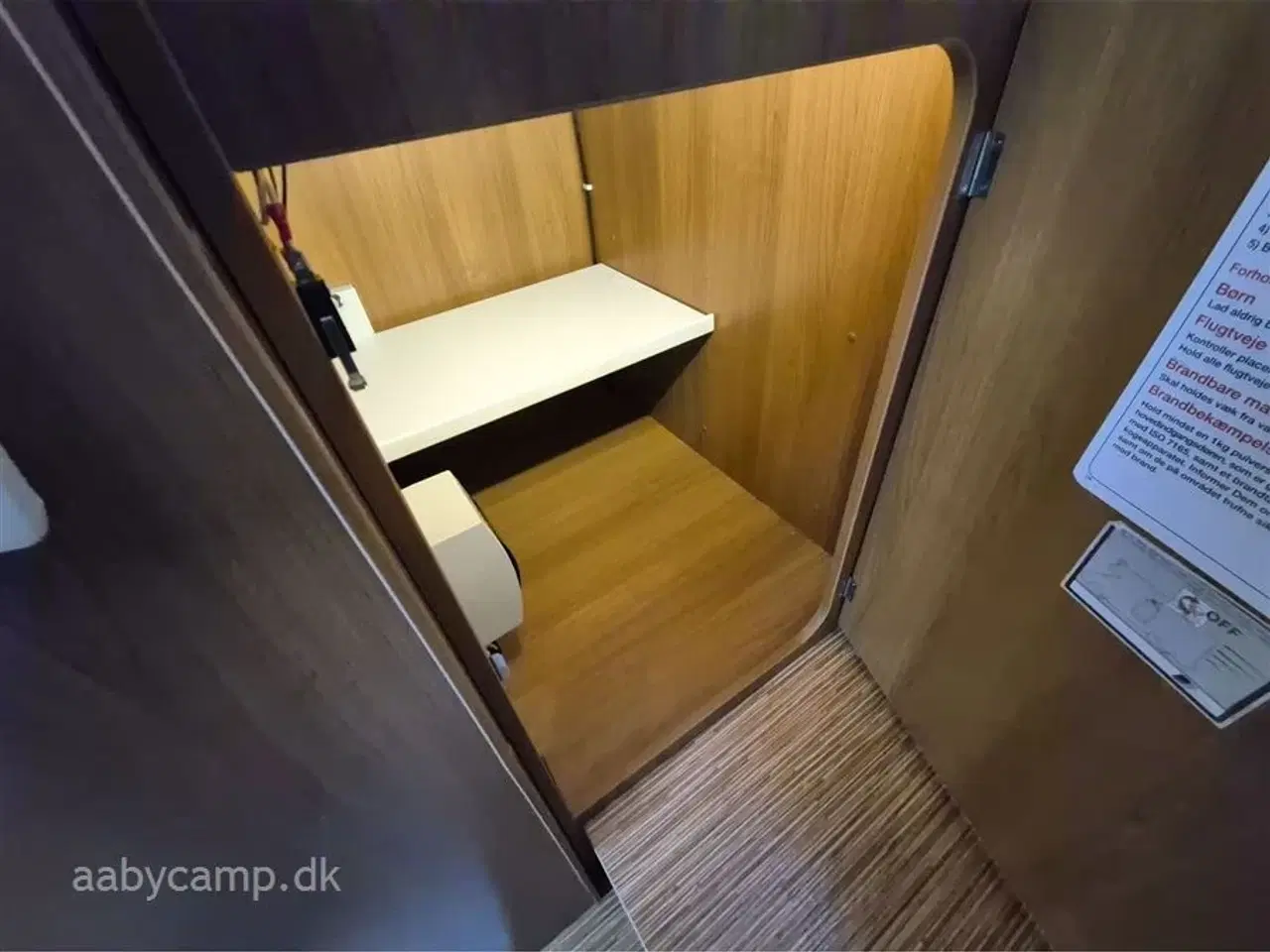 Billede 15 - 2013 - Carado T 448   solcelle. batteri. markise. cykelstativ. synet Feb. 2025. Tandrem skiftet i 2022. Nyt køleskab i 2024. Kun 70,000 Km!! KUN SALG TIL CVR!!