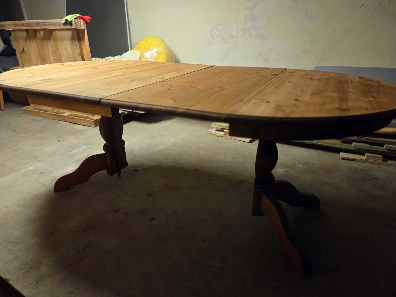 Billede 2 - Spisebord i træ