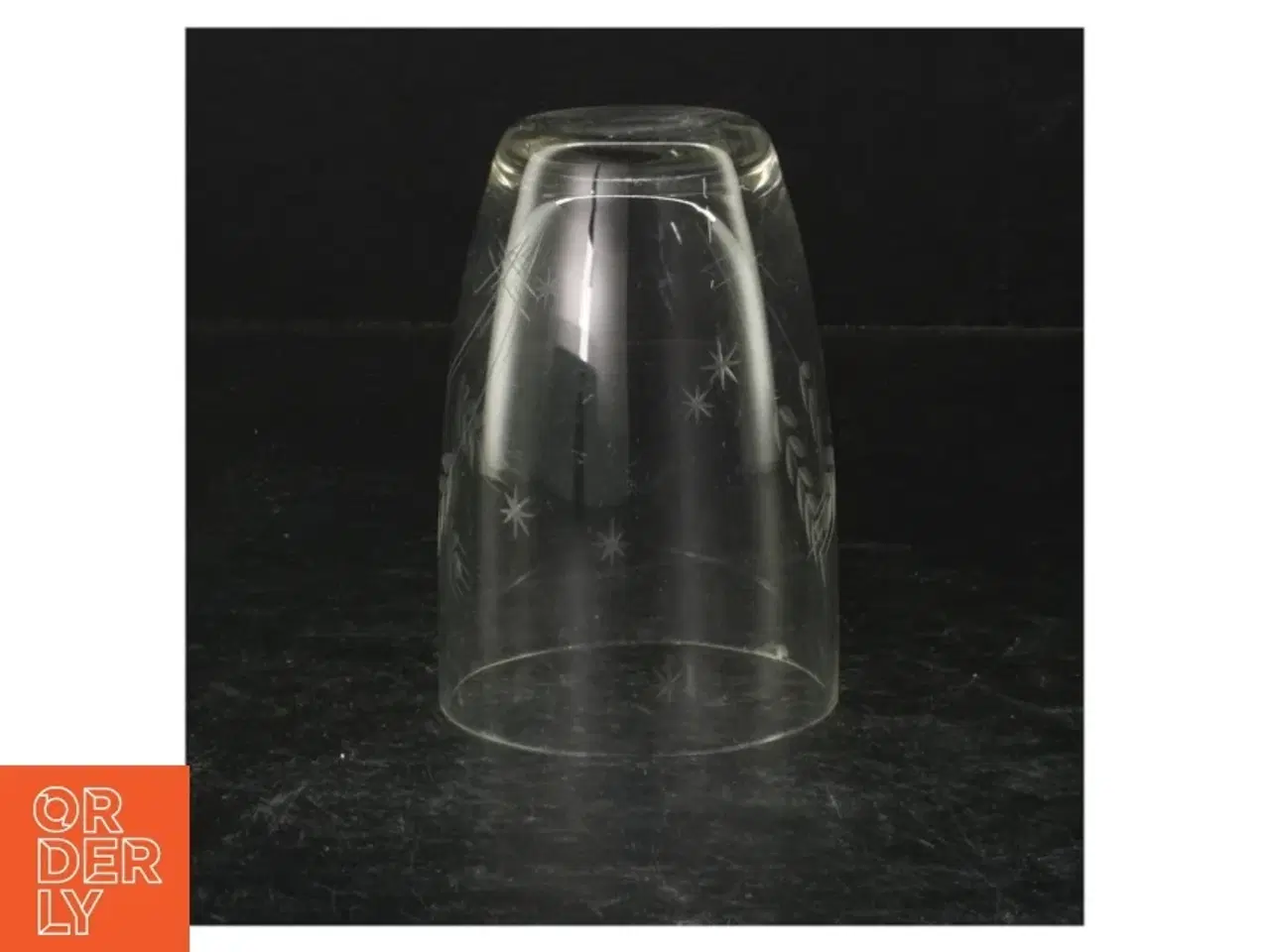 Billede 1 - Graveret glasvase (str. Ø 8 cm. længde, 11,5 cm)