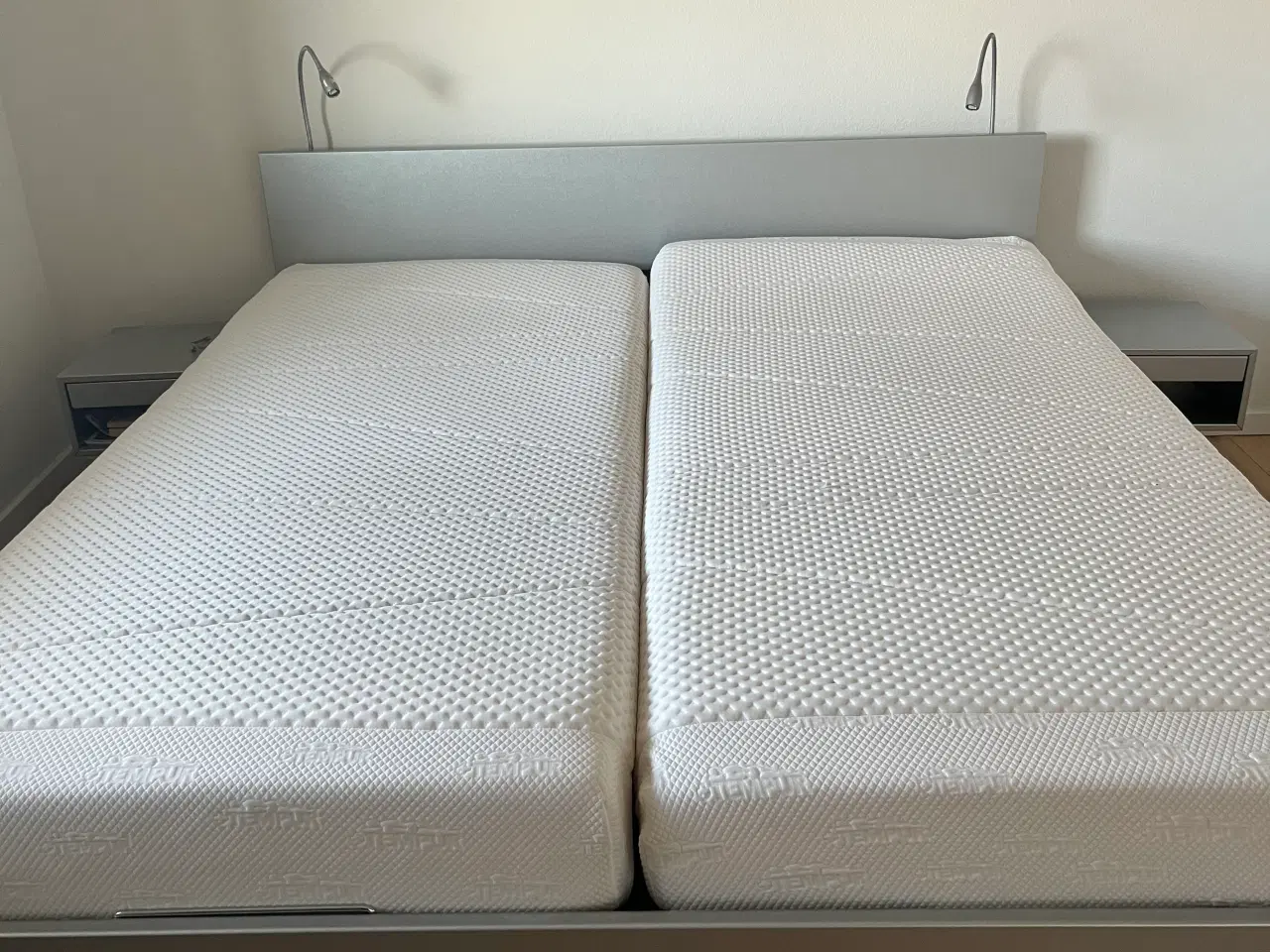 Billede 1 - Seng med fast sengeramme