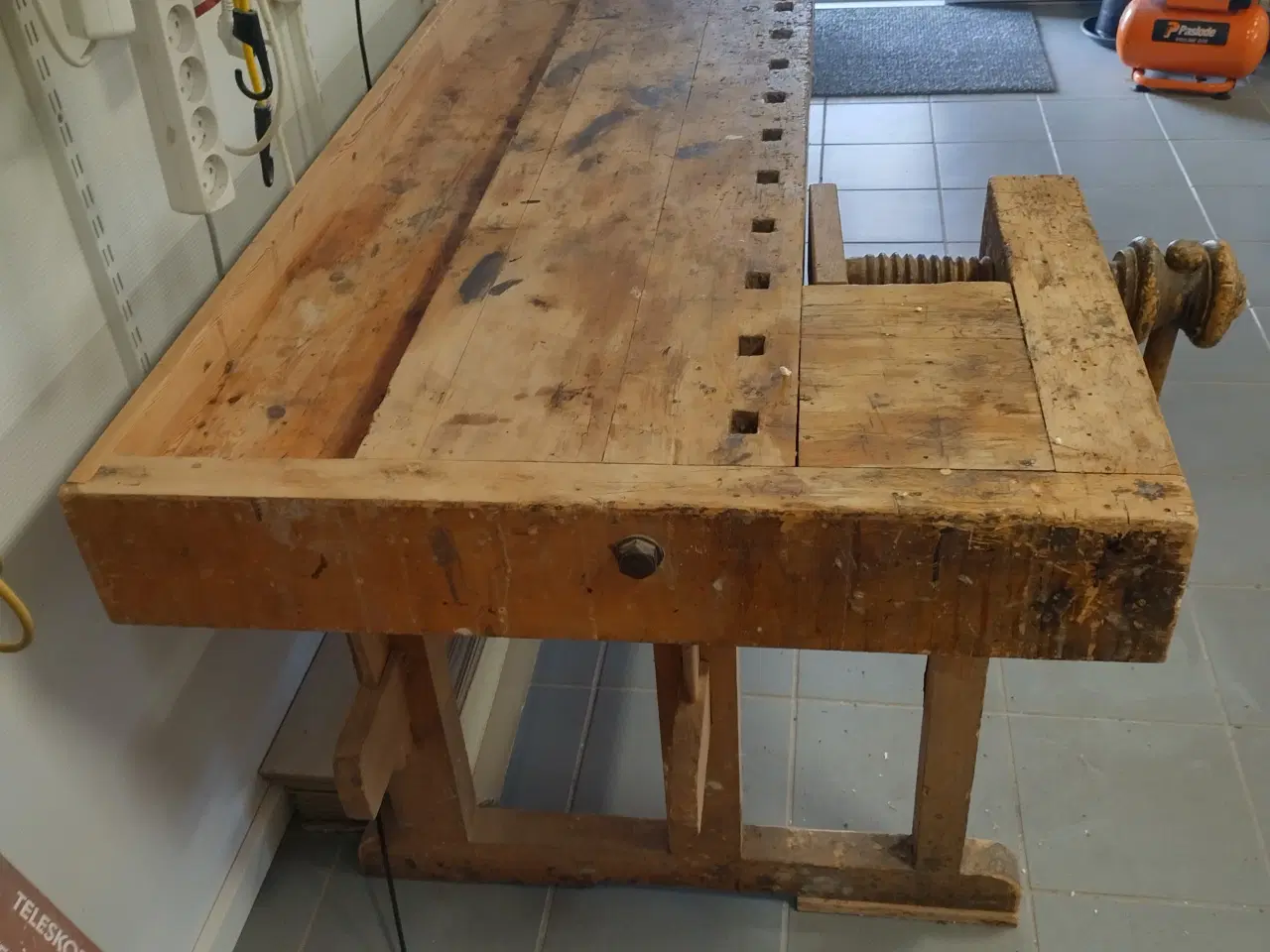 Billede 1 - Tømrer/snedker høvlebænk