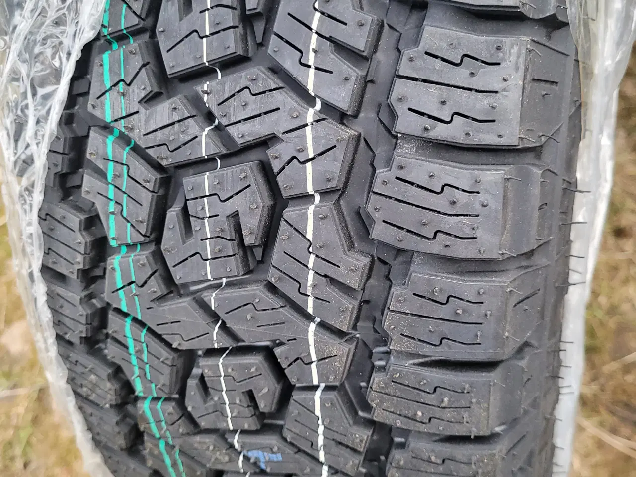 Billede 2 - 235 / 70 R 16 106t