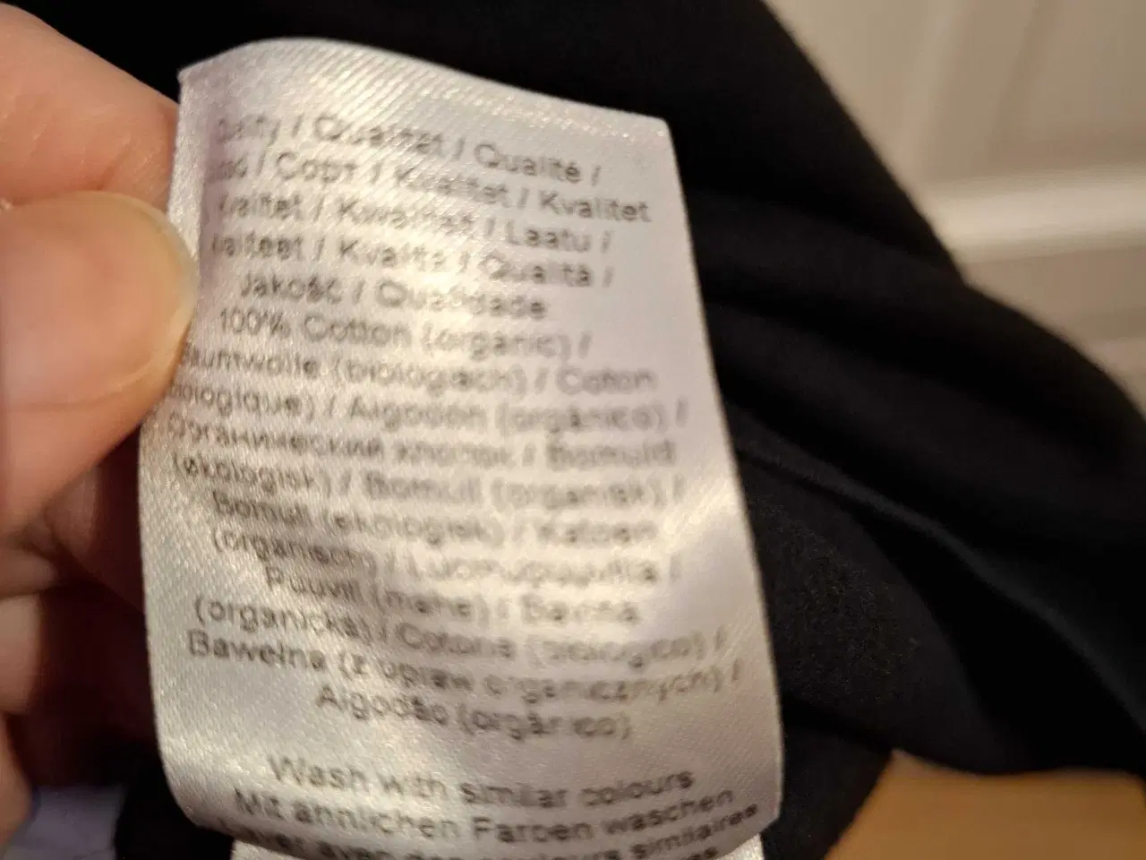 Billede 4 - Sort t-shirt Zizzi I M med snørre