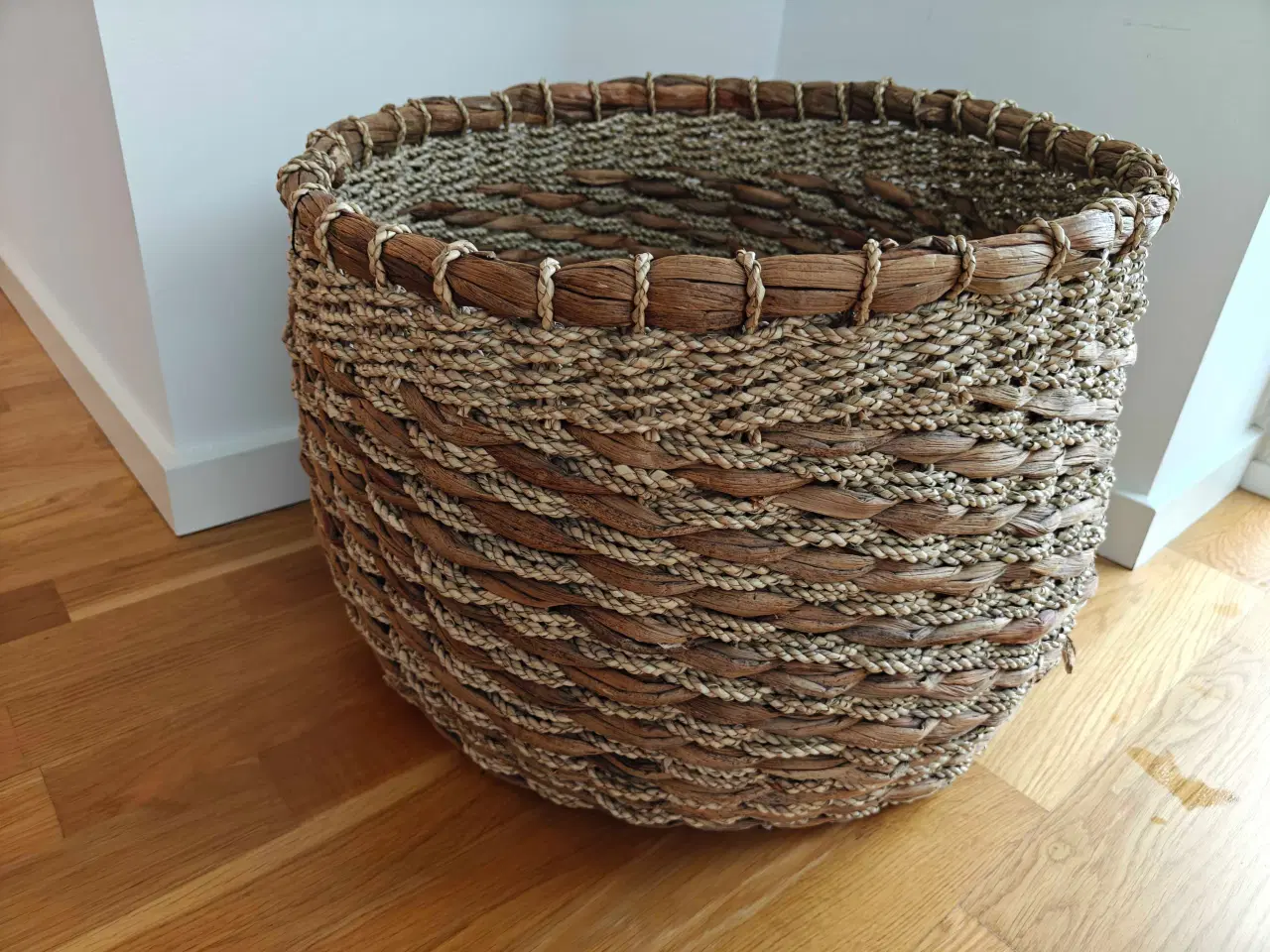 Billede 1 - Kurv i flet