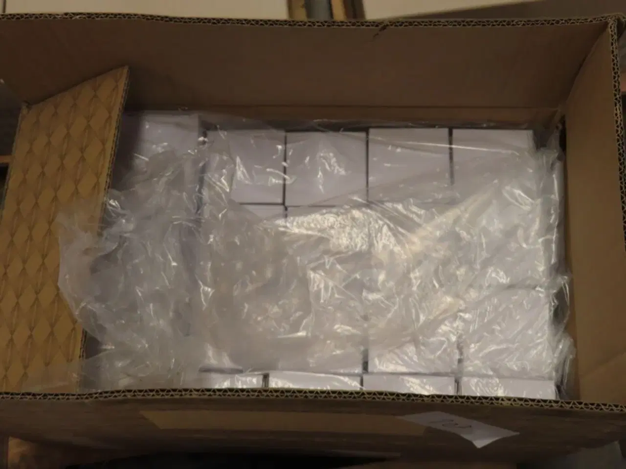 Billede 4 - Kasse med oplader