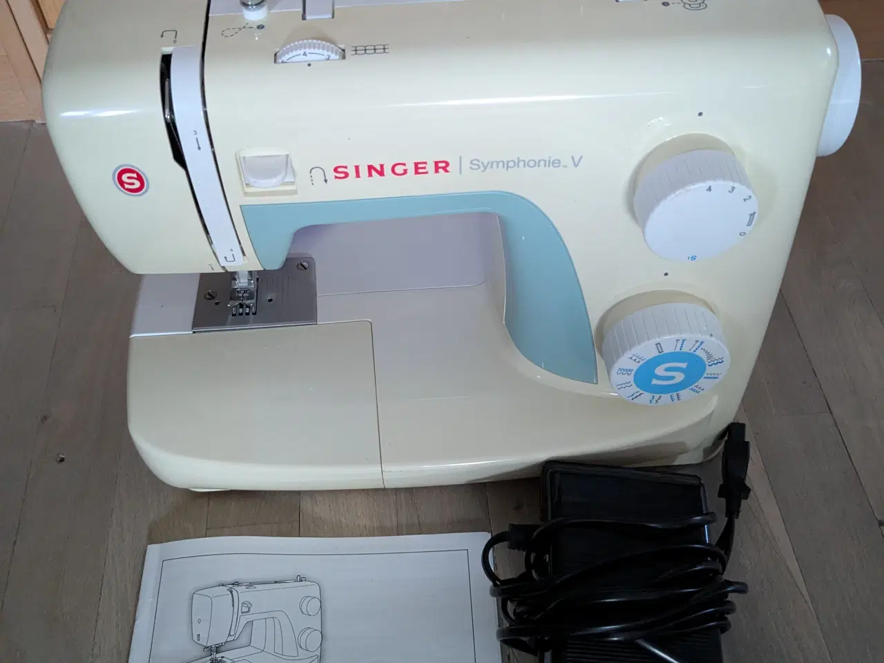 Billede 1 - Singer symaskine medbrugsanvisninng samt tilbehør 