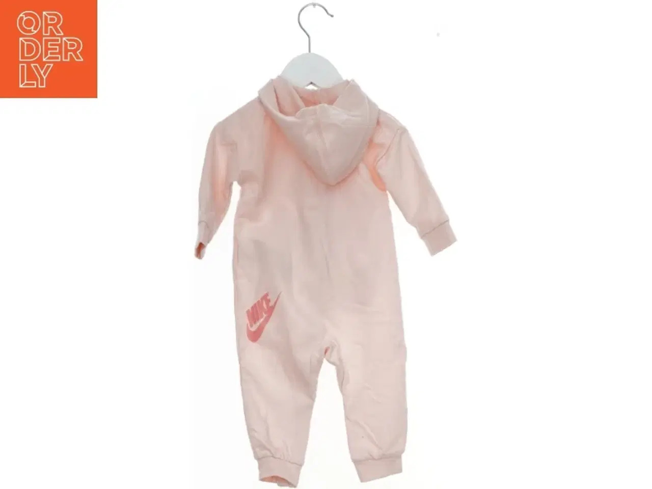 Billede 2 - Lys lyserød Nike heldragt med hætte fra Nike (str. 74)
