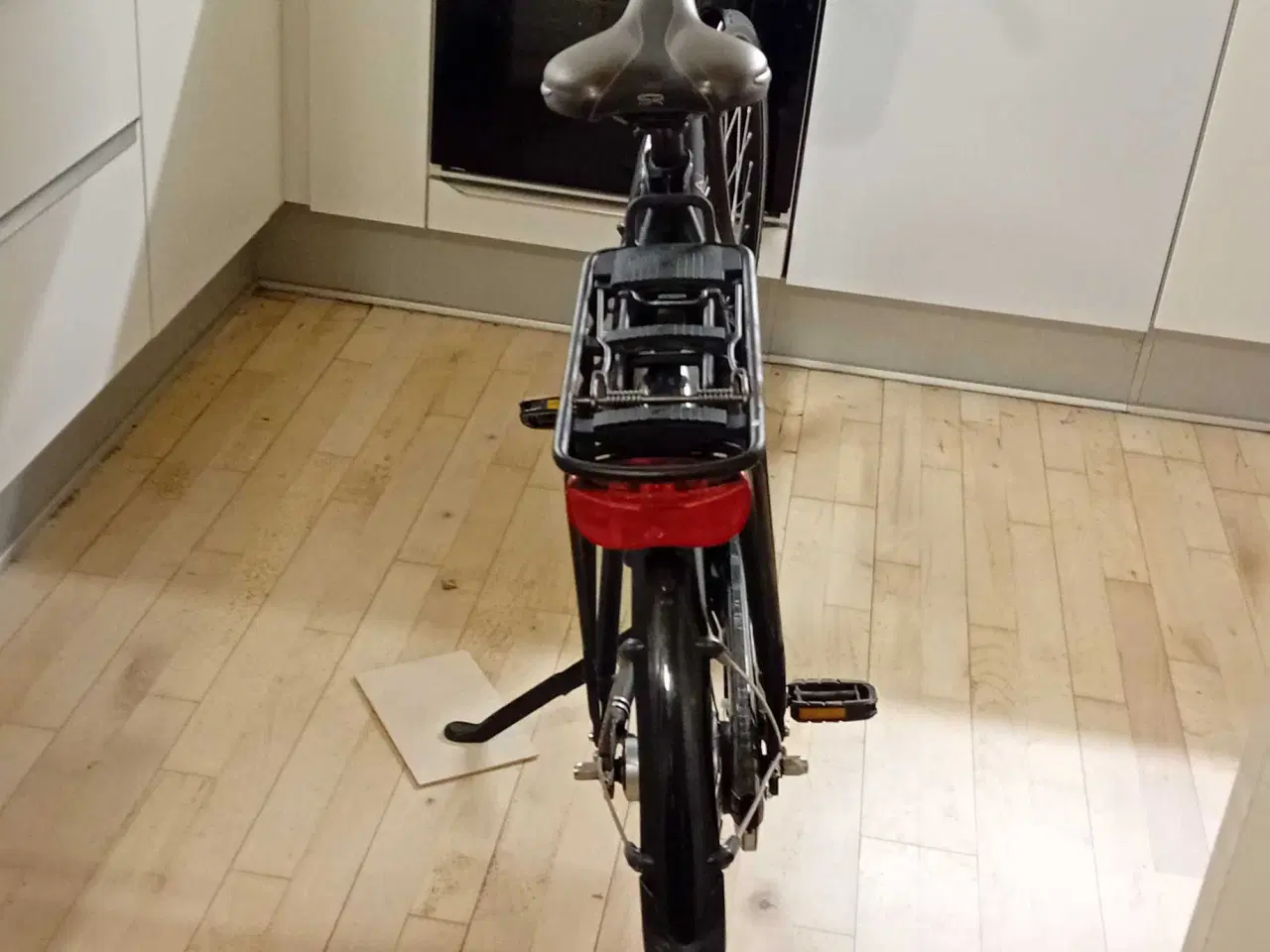 Billede 4 - Batavus damecykel sort stelstørrelse 56.