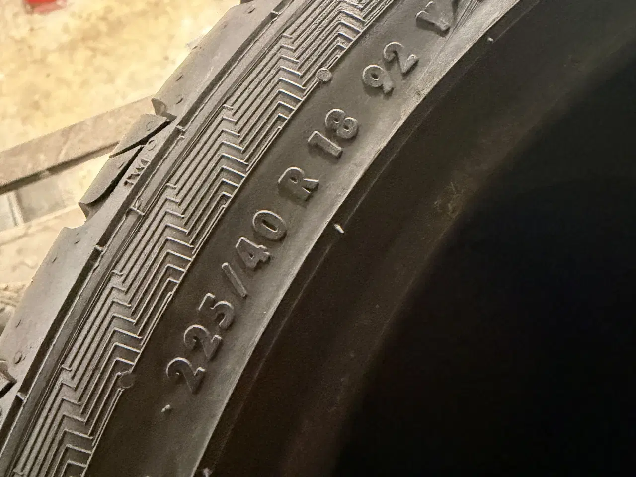 Billede 2 - 225/40/18 sommerdæk 5mm